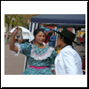 Buena la pareja!, comentan los que miran esta cueca en plena plaza.