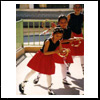 Eliana, Lea y Malhy, bailarinas de la Escuela de San Jos&eacute;. A&ntilde;o 2003. Foto de J. Pablo Y&aacute;nez B.