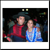 Una pareja de j&oacute;venes cajoninos y su apego a las tradiciones nacionales.