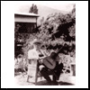 Don Eduardo Barrios, premio nacional de literatura en 1946, sosteniendo la guitarra de su hija Pita (Carmen Barrios). La foto fue tomada en los a&ntilde;os 50 en su casa de San Jos&eacute; de Maipo, donde ahora funcionan esta revista y "la libroteca".