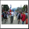 Orgullosos de su desempe&ntilde;o, nuestros escolares se retriran despu&eacute;sde su paso en un desfile. A&ntilde;o 2005.