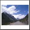 Otro recodo del camino al"Embalse del Yeso", se ven promisorias cumbres al fondo.