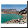 Una orilla del "Embalse del R&iacute;o Yeso", sus aguas siempre est&aacute;n de ese color verde.