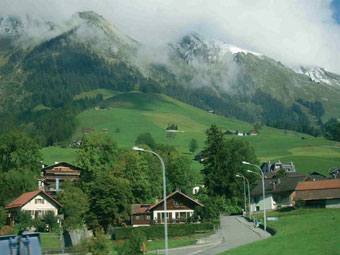 PUEBLITO EN SUIZA, CAMINO A LOS ALPES