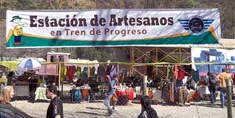 Exposición de artesanos en la Estación El Melocotón