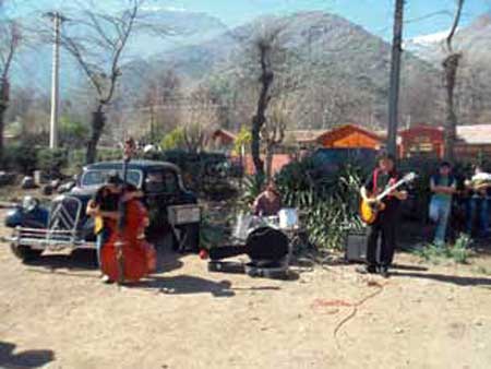 JAZZISTAS ACOMPASARON EL IR Y VENIR DEL TRENCITO...