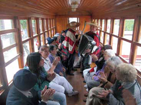 GRUPO DE ANCIANOS DE LA FUNDACIÓN LAS ROSAS, DE LA FLORIDA