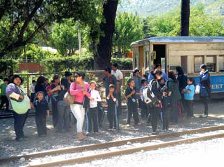 NIÑOS DE LA ESCUELA EL MANZANO CONOCIERON LA ESTACIÓN Y EL TREN