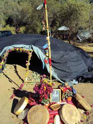 ''Inipi'' ya cubierto y listo para el Temazcal.