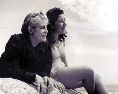 Madre y hermana menor de Olga.