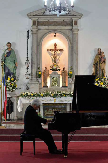 Roberto Bravo Gonz&aacute;lez, en la Parroquia de San Jos&eacute; de Maipo.