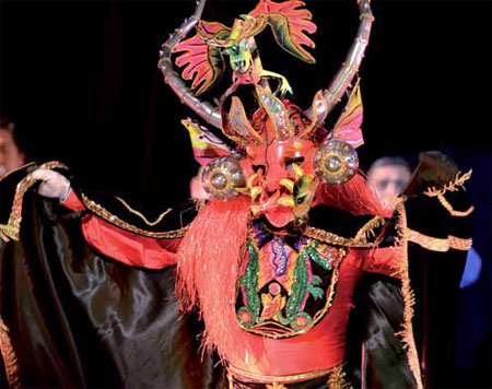 Gimnasio del Liceo Polivalente de la comuna. Grupo folcl&oacute;rico BAFONA.
