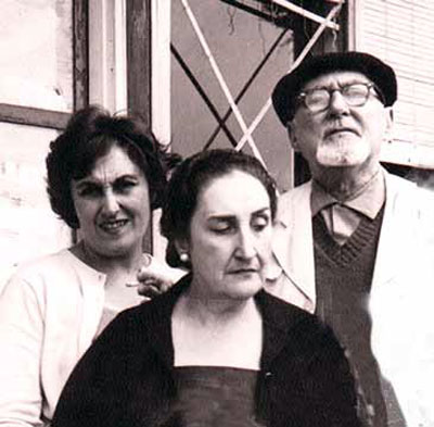 Eduardo Barrios, Carmen Rivadeneira (la Yoya), Carmen (la Pita)