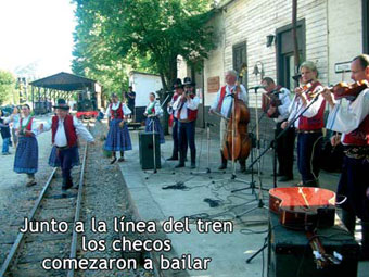 Presentación del grupo folklórico checo.