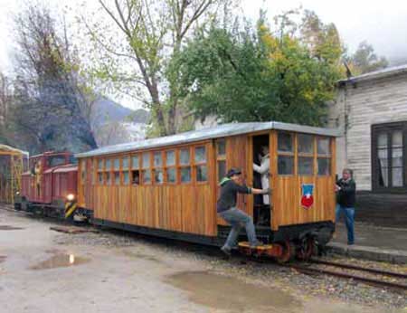 Una vuelta más en El Tren Bajo La Lluvia.